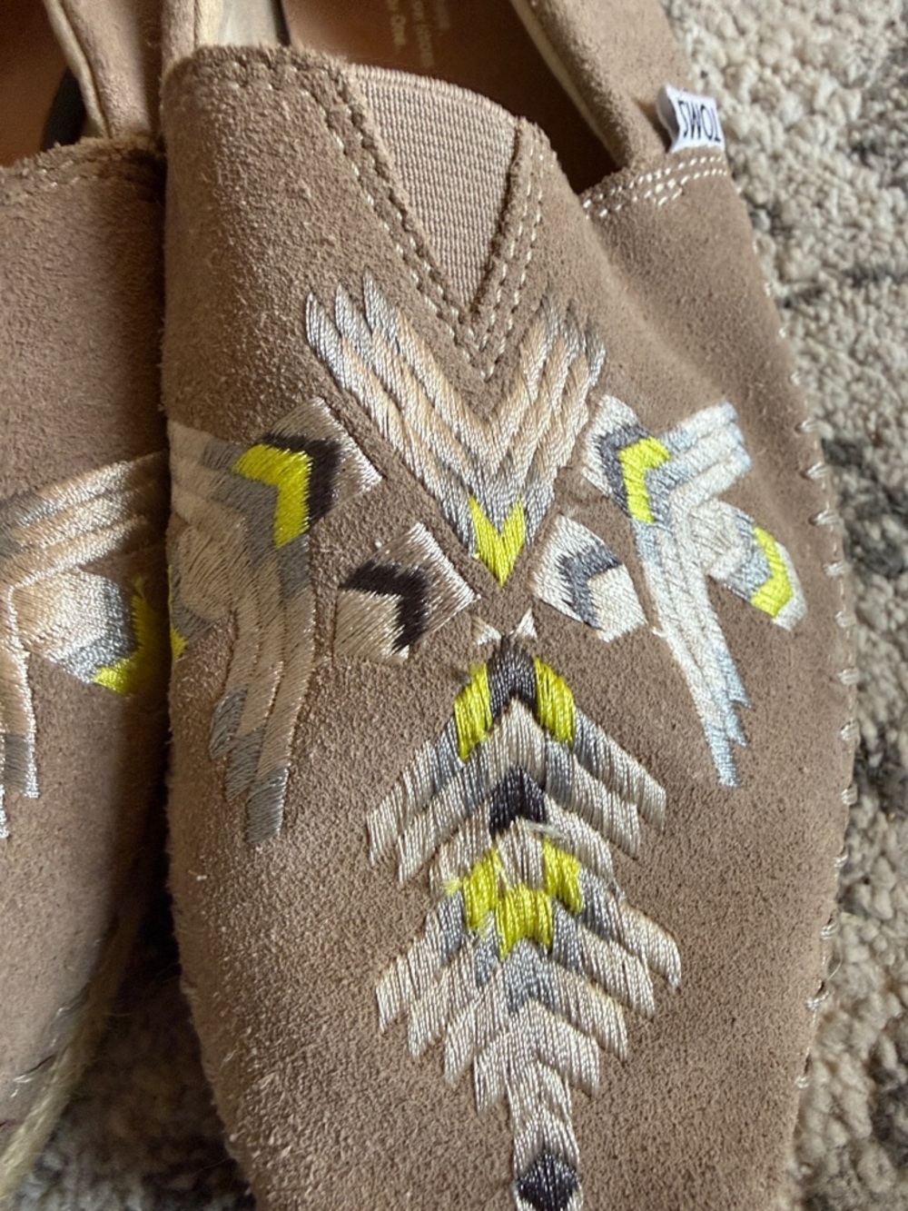 TOMS MOCCASINS EMBROIDERED - Picture 2 of 5